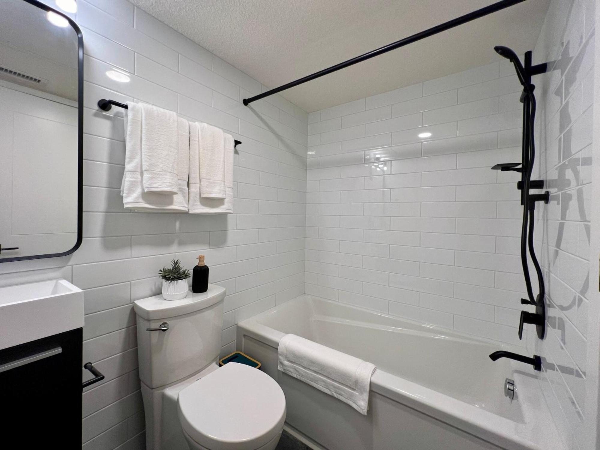 Special! New Downtown Mtn View Free Parking 2B&2B Leilighet Canmore Eksteriør bilde